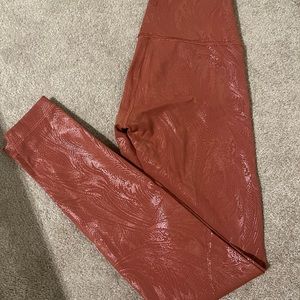 LIMITED EDITION! Lululemon Wunder Unders pink foil leggings